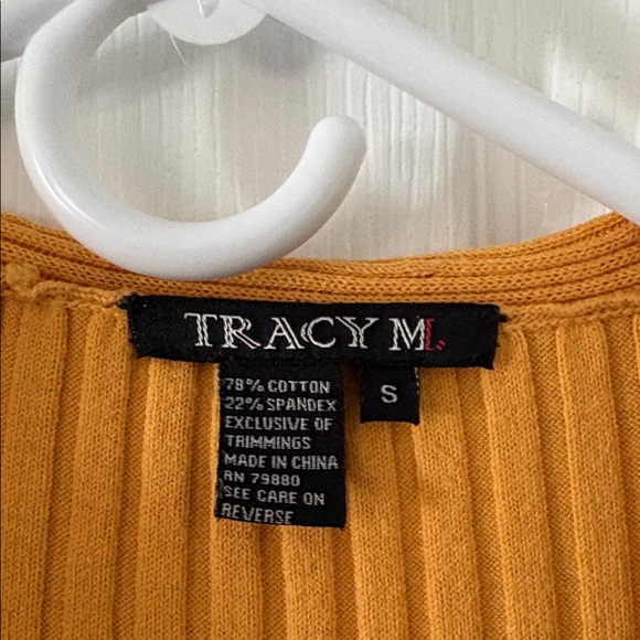 Tracy M Mustard Ribbed Ruffle Front Sleeveless Top Small - Picture 6 of 6